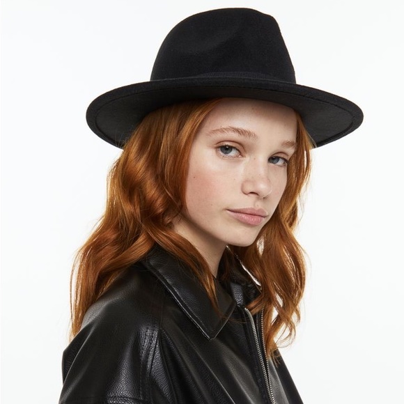 H&M Accessories - NWOT H&M Felted Wool Hat in Black